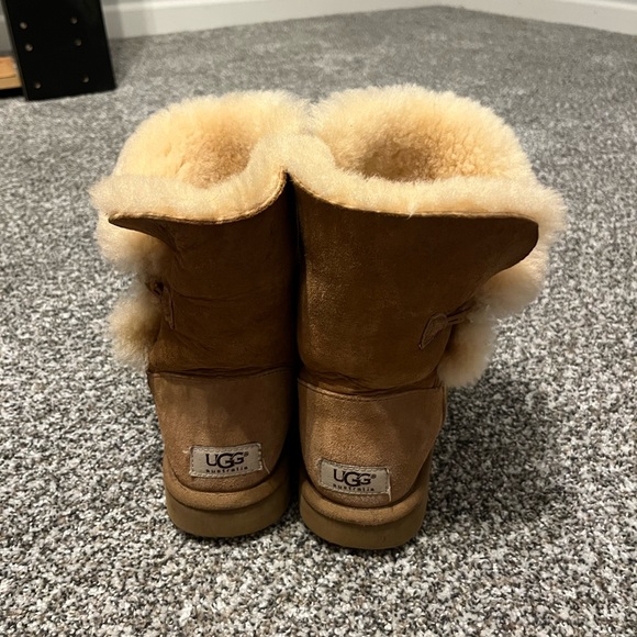 UGGS boots - Picture 4 of 5